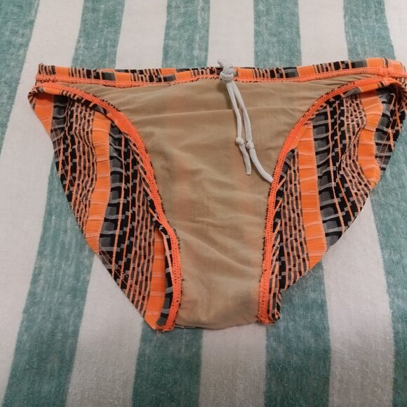 VINTAGE 1" SIDES ORANGE TEXTURED SPEEDO SWIM BRIEF, SIZE 30" (Pre-Owned) - Picture 6 of 8